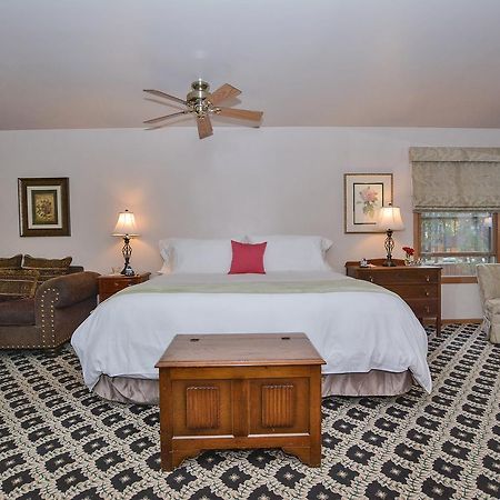 Alpenhorn Bed And Breakfast Биг Бэар Лейк Экстерьер фото