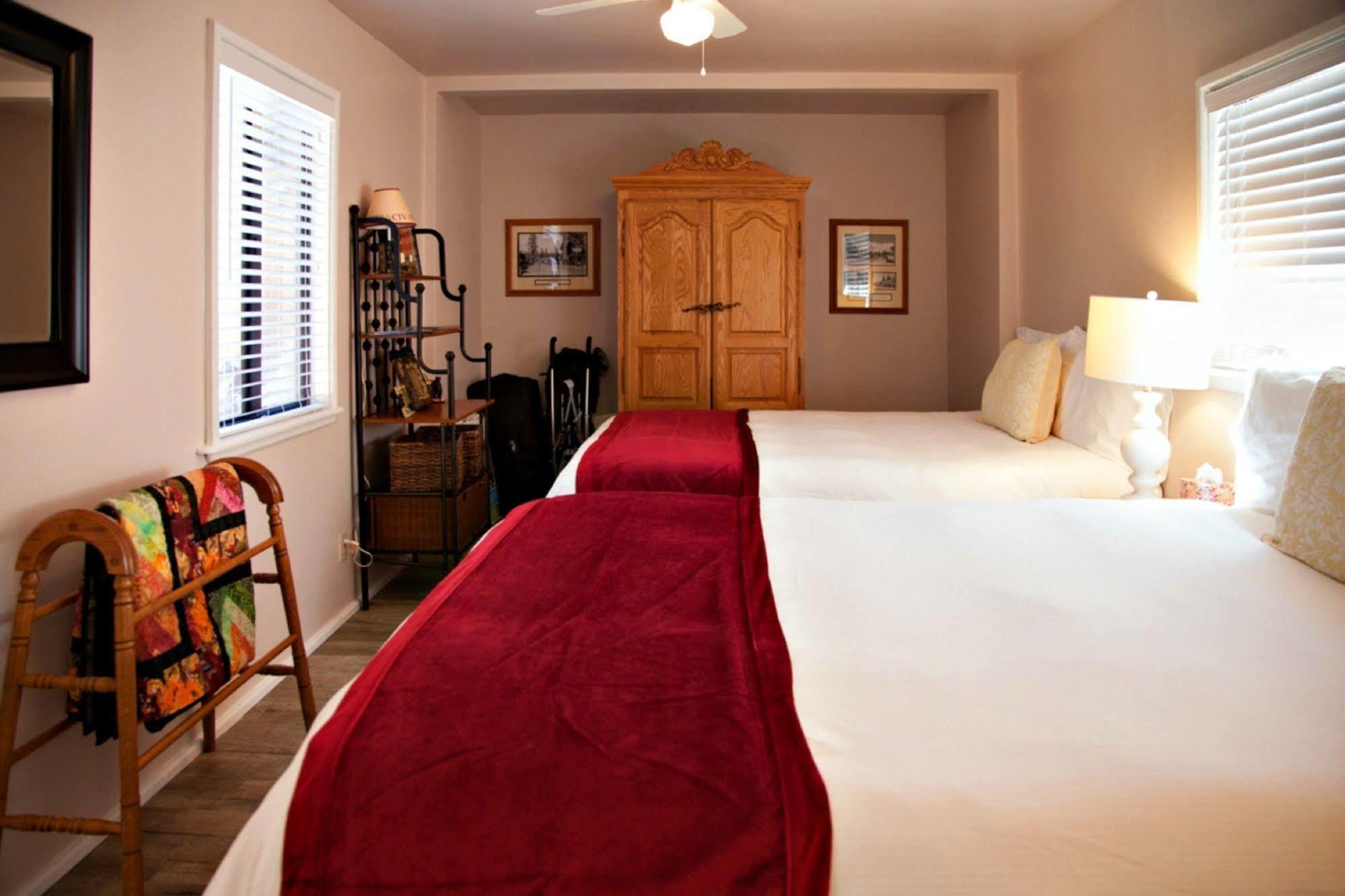 Alpenhorn Bed And Breakfast Биг Бэар Лейк Экстерьер фото